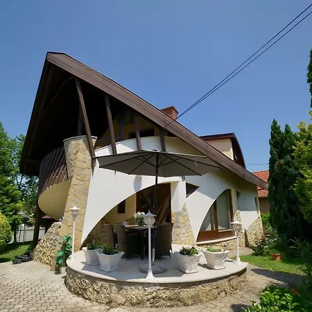 Rubin Apartment *